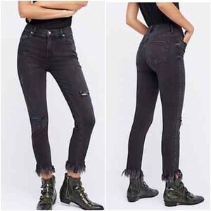 Free People Jeans Women’s Size 6/28 Black Crop skinny Jeans raw hem